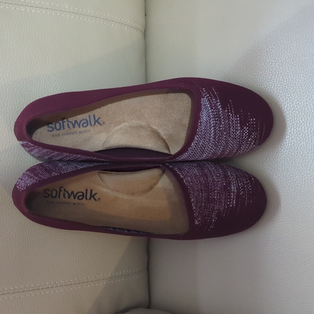 Softwalk flats, burgundy size 9.EUC
